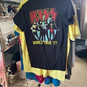 Kiss Black World Tour '77 Short Sleeve Tee